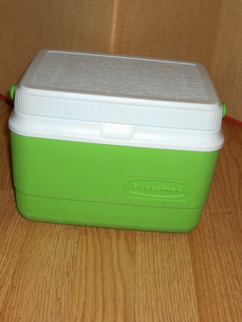 Rubbermaid 6 pack cooler.